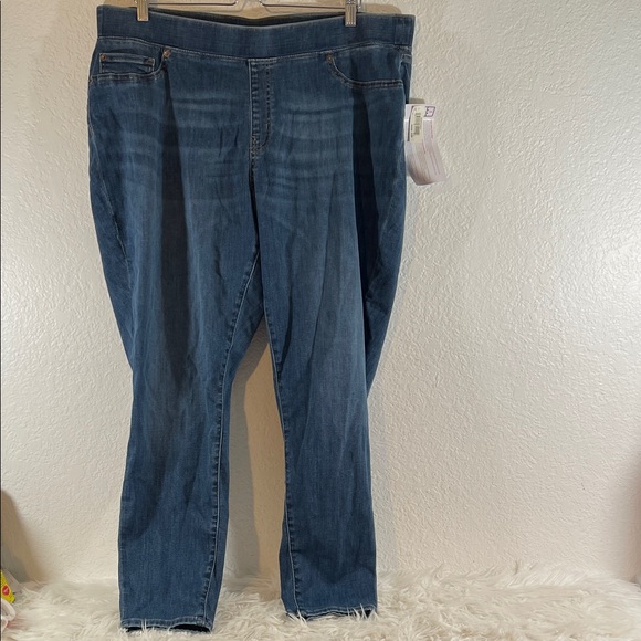 Amazon Essentials Womens Mid-Rise Stretch Pull-On Jegging Size 22W Regular NEW - Picture 3 of 11